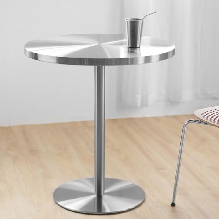 Mesa de comedor industrial de la base tulipan