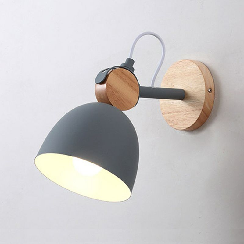 Einfachheit Glockenwandleuchte Metallic Ein-Bulb-Schlafzimmer-Wandmontagelampe mit Kreisholz-Rückenplatte