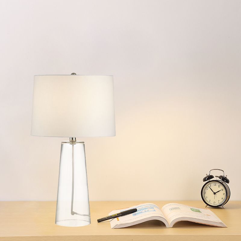 Lampe de table conique traditionnelle à 1 tête en verre transparent avec abat-jour en tissu blanc