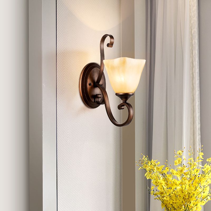 Beige glazen schaduw wandlamp landelijke eetkamer muur sconce met schuifarm in koffie