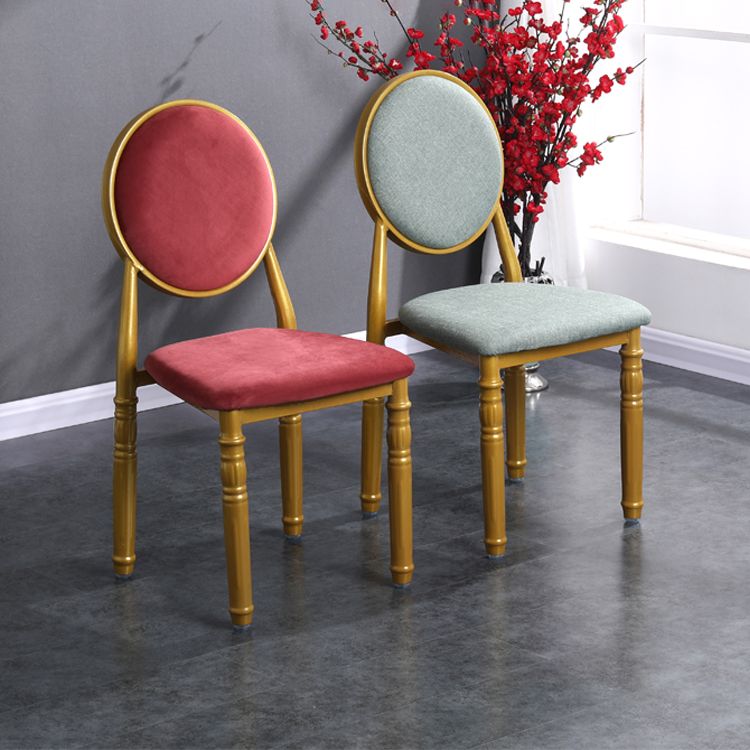 Silla lateral casera escandinava Silla lateral de comedor tapizada de metal con respaldo abierto