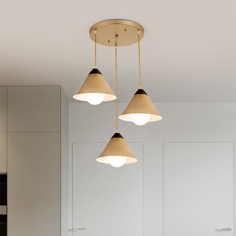 Konisches Metall Mehrfach hängende leichte postmoderne 3 Köpfe Schwarz -Gold -Anhängerlampe mit runden/linearen Baldachin