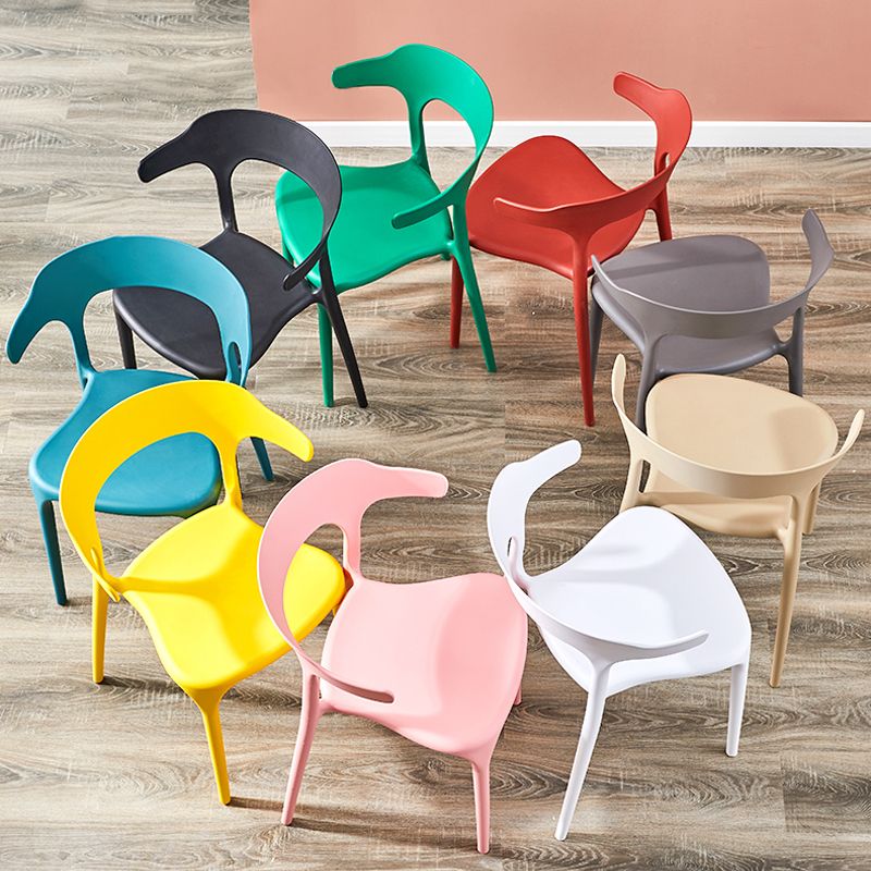 Polcatura da pranzo in plastica in plastica scandinava.