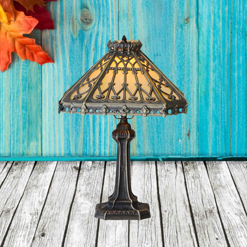 Bronze Pyramid Nightstand Light Mission Style Single Green / Beige Verre Table Table pour le salon