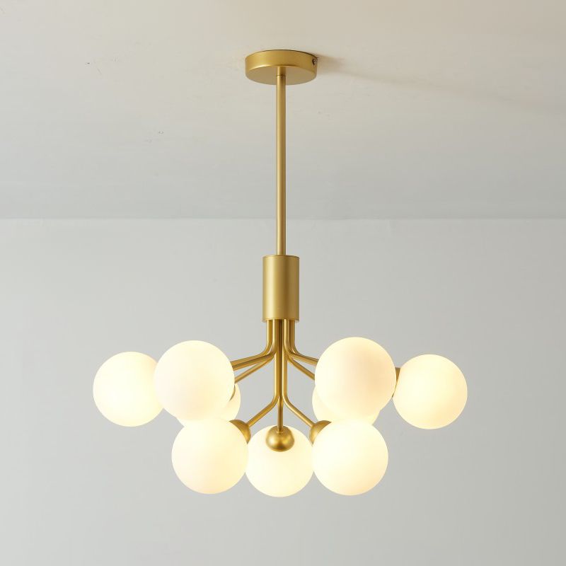 Moderno lampadario artistico a bordo in globe lampadina in ferro laccata con tonalità di vetro bianco