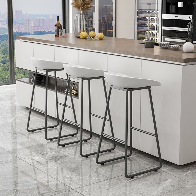 Modern Armless Backrest Counter Stool Iron Kitchen Bar Stool with Plastic Seat