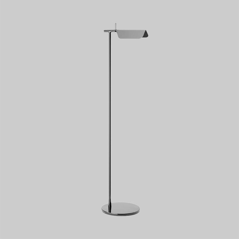 Illuminazione da pavimento angolare destra minimalista lampada da letto a led metallici in piedi in bianco/nero