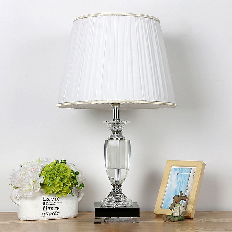 Wit 1 lichte nachtlicht traditionele stijl stof taps toelopende nachtkastje lamp met kristallen basis