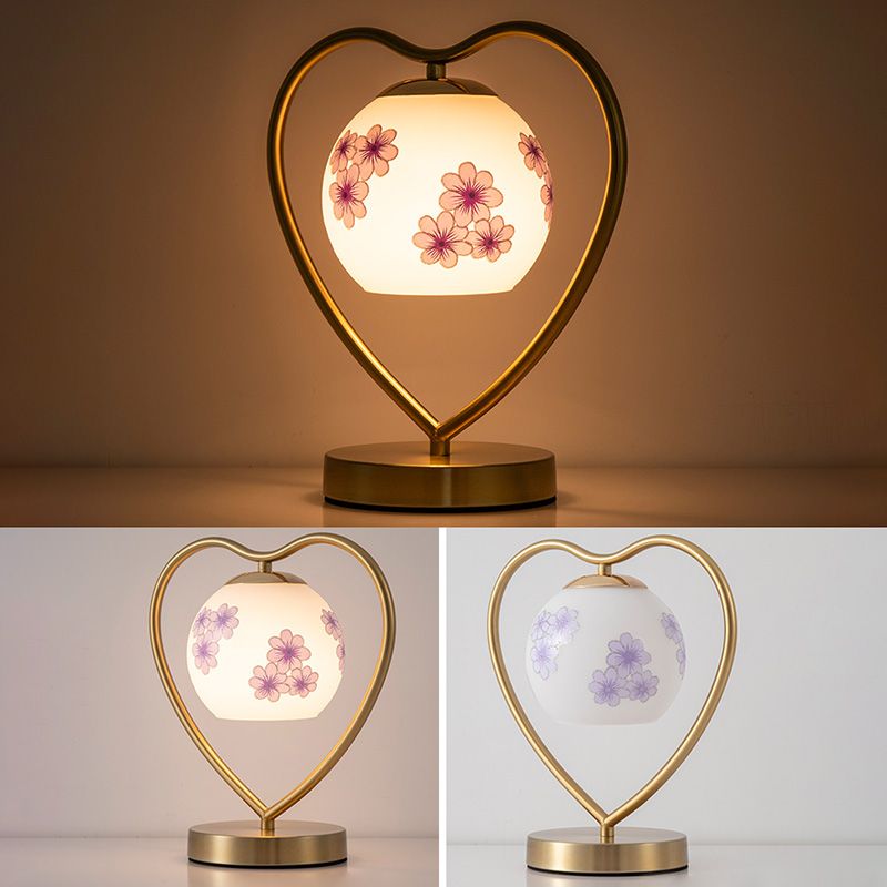 Simple amorevole tavolo a forma di cuore Light Metal 1-Bulb Lampada da lettura da comodino con cupola in vetro