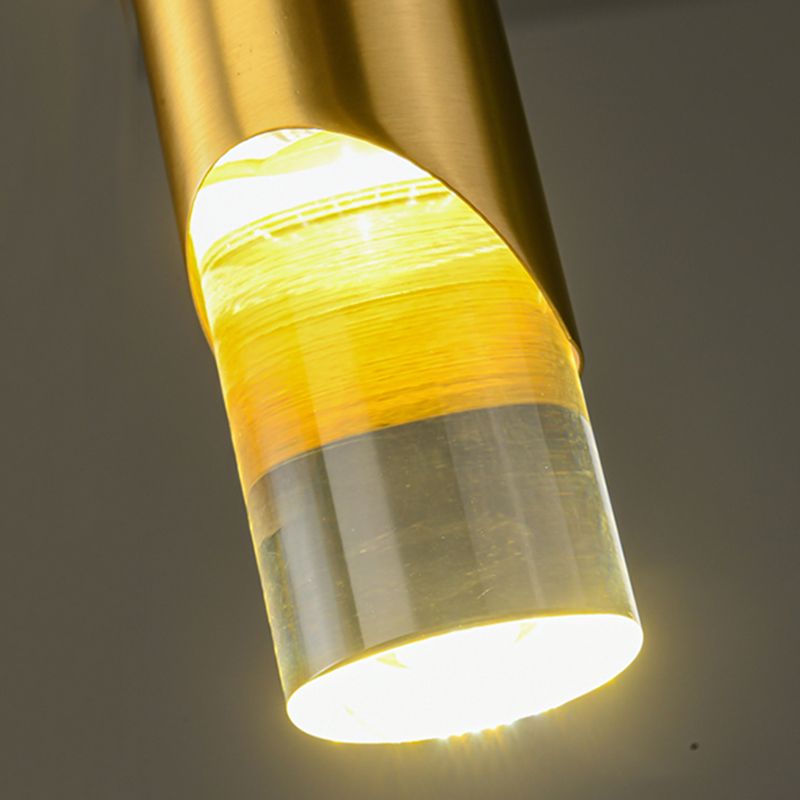 Luz colgante LED cilíndrica dorada en una moderna lámpara colgante de cobre de estilo de lujo con sombra acrílica