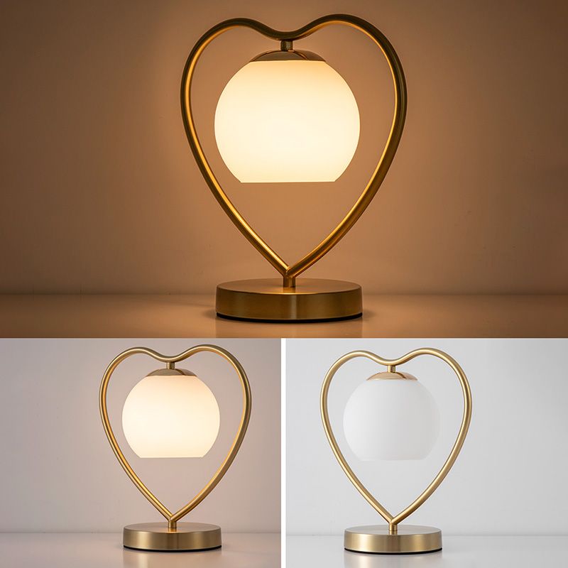 Simple amorevole tavolo a forma di cuore Light Metal 1-Bulb Lampada da lettura da comodino con cupola in vetro