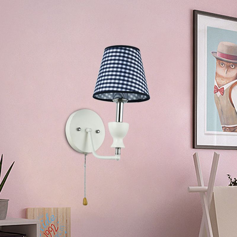 Modernismo Barril Lampa de pared tela de la pared de la pared del dormitorio de 1 cabeza en azul oscuro con cadena de extracción