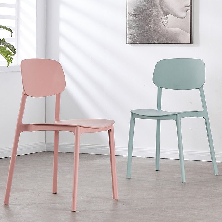Sillas de comedor sin brazos con respaldo abierto Silla auxiliar de comedor apilable de plástico (juego de 4)