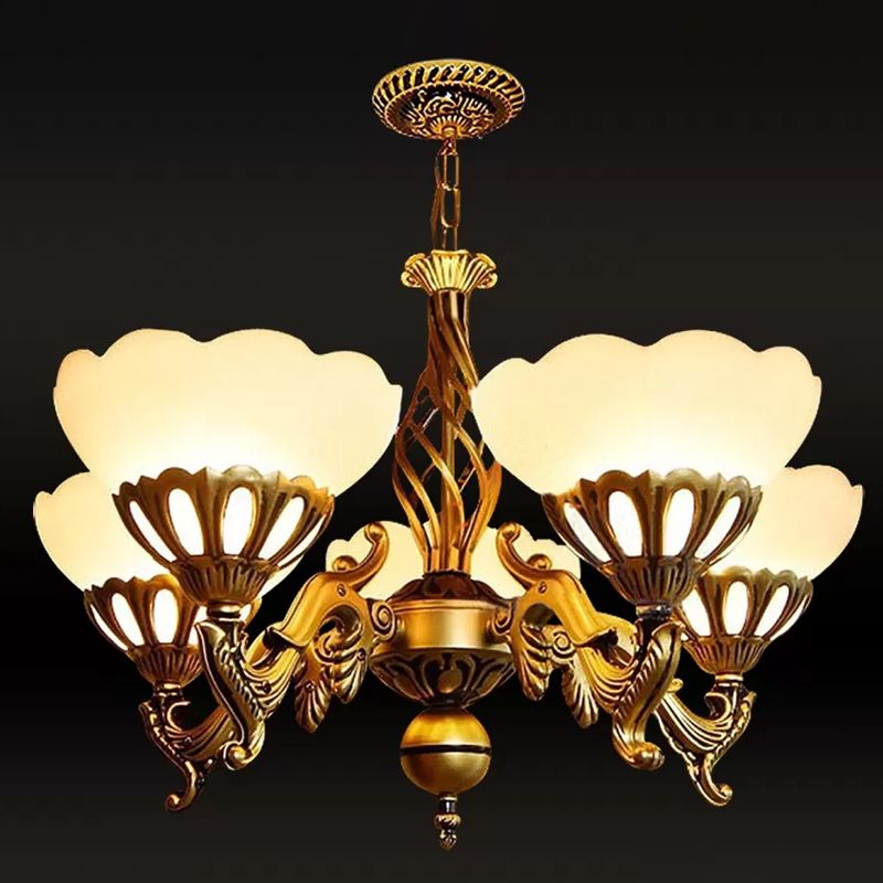 5-Licht-Up-Kronleuchter traditionelles Wohnzimmer hängende Licht mit überbissener Sahneglasschatten in Gold