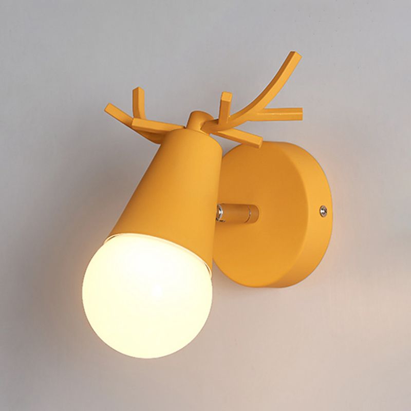 Estilo moderno de forma única Splicina de pared de metal 1 Lighting Lighting para dormitorio