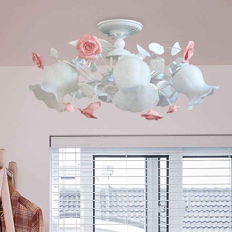 6 Lichter Schlafzimmer Deckenmontage Lodge Lodge Pink Semi Flush mit blühender weißer Glasschatten