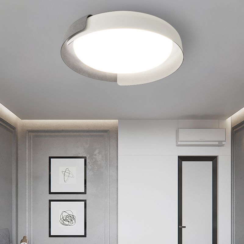 Lacquered Metal LED Ceiling Light in Modern Simplicity Acrylic Circular Flush Mount for Bedroom