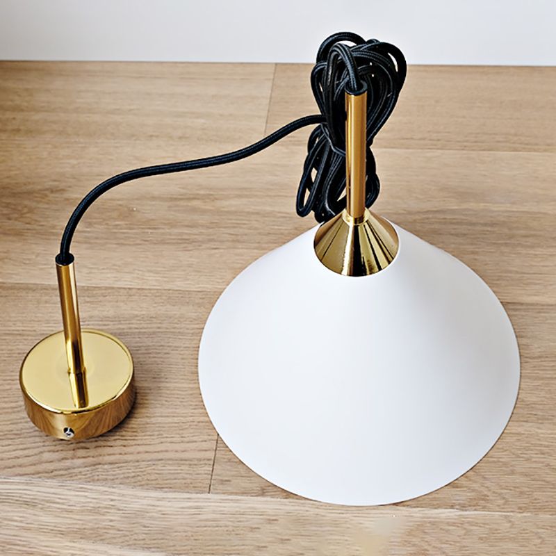 Pendante de style moderne Light Metal 1 lumière suspendue Lumière en blanc pour le chevet