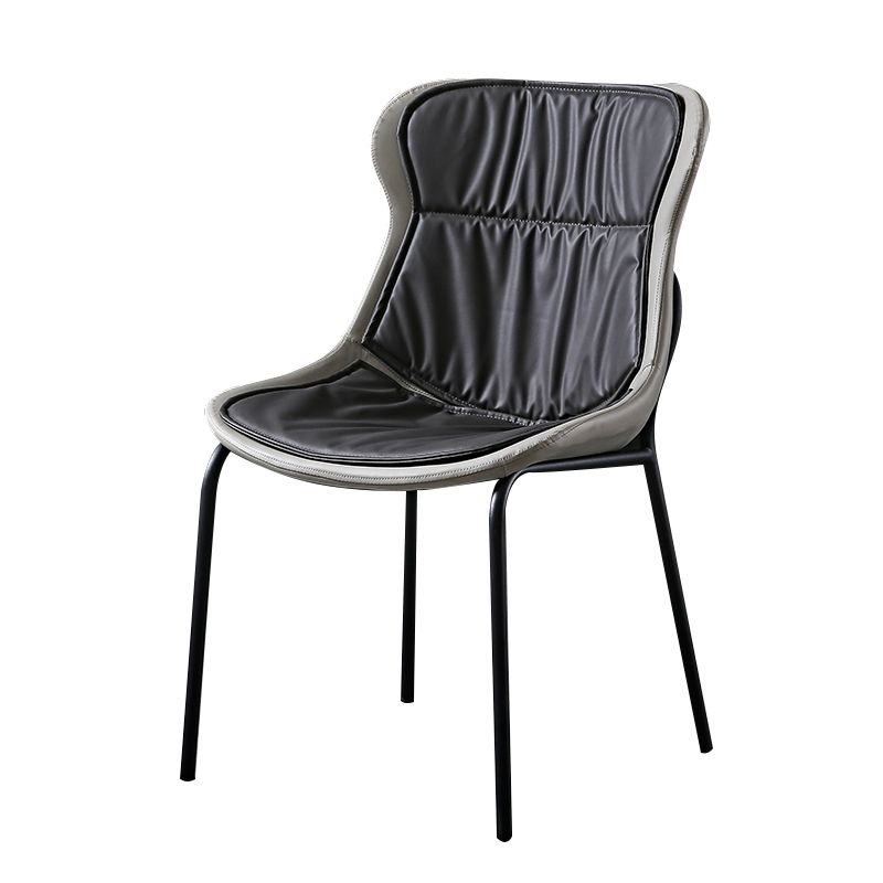 Les chaises modernes de salle à manger en métal ont tapissé les chaises sans bras latérales de cuir d'unité centrale