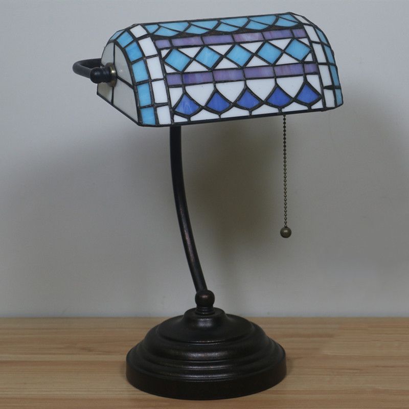 Tiffany Rhombus gemustertes Schreibtisch Beleuchtung 1 Kopf geschnittener Glaszielkettenkettentischlampe in Braun/Blau/Grün und Weiß