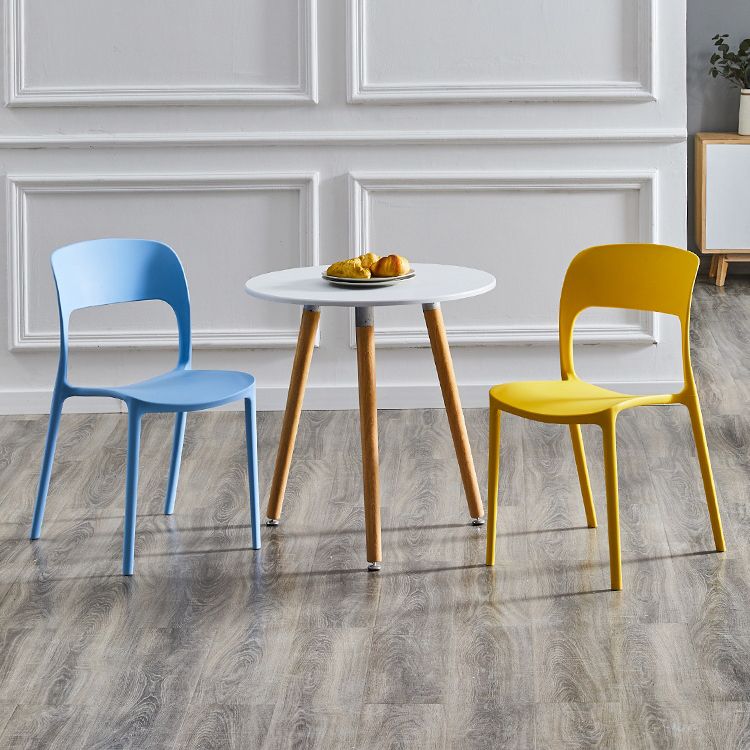 Silla lateral de plástico contemporánea, silla lateral de comedor sin brazos con espalda abierta apilable para el hogar