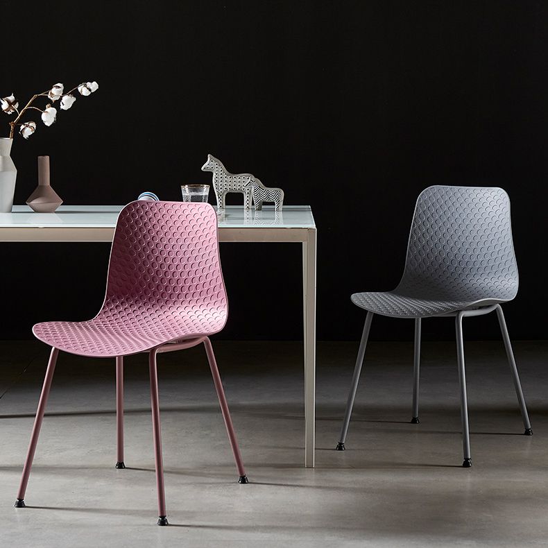 La salle à manger contemporaine en métal préside la chaise sans bras de salle à manger en plastique pour l'usage de restaurant