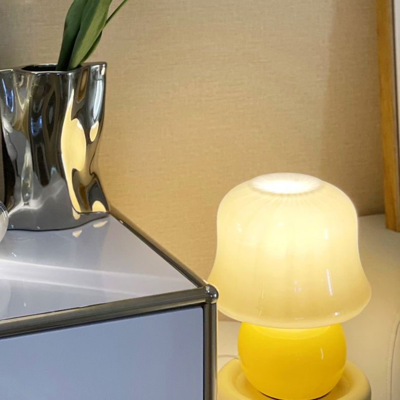 Ultra-modern Simplicity Mushroom Table Lamp Hand-Blown Glass Nightstand Lamp for Bedroom