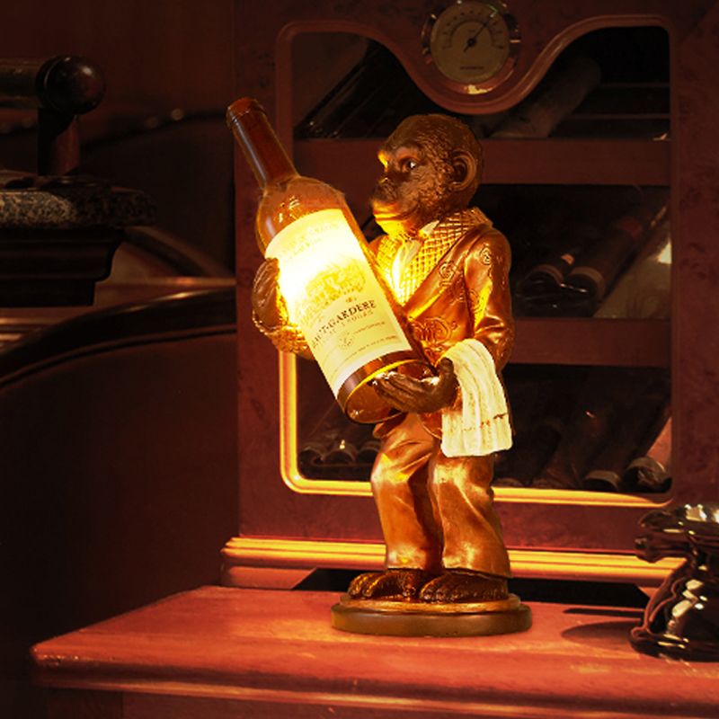 1-Licht-Schreibtischlampe Retro Gorilla Halten Weinbernglas Nachttischbeleuchtung in Rot/Gold