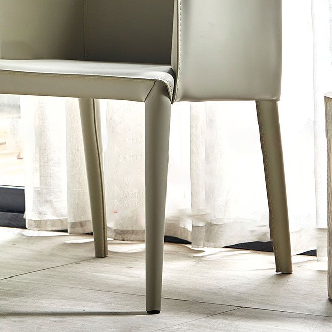 Silla de comedor moderna de cuero para restaurante Silla de comedor con respaldo sólido