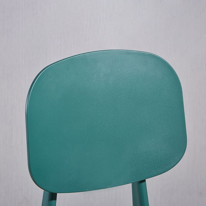 Chaise d'appoint en plastique de conférence scandinave, finition mate, chaise de salle à manger à dossier ouvert