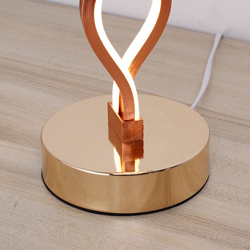 Modern Style Desk Lighting Fixture Linear Twisted LED Desk Lamp for Bedroom