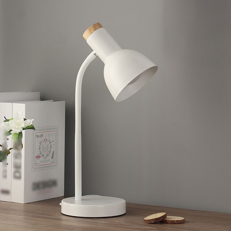 Lampada da tavolo a forma di campana in stile moderno Lampada da comodino in metallo a 1 luce