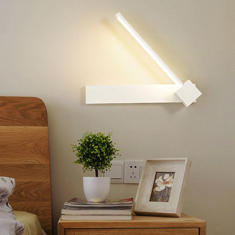 Verstellbare Acrylschattierte lineare Wandleuchter.