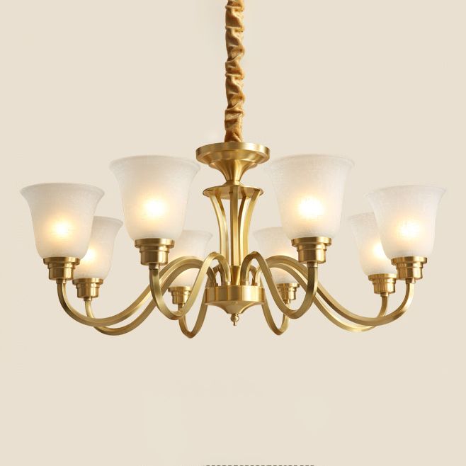 Tradizionale lampadario in ottone luce a sospensione a più testa con tonalità di vetro bianco