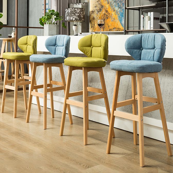 Taburete de bar de estilo escandinavo con respaldo bajo y patas de madera para restaurante y bar