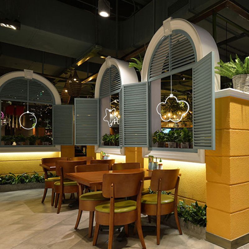 Pendre à LED linéaire blanc Lumière suspension en métal décoratif pour la salle des enfants