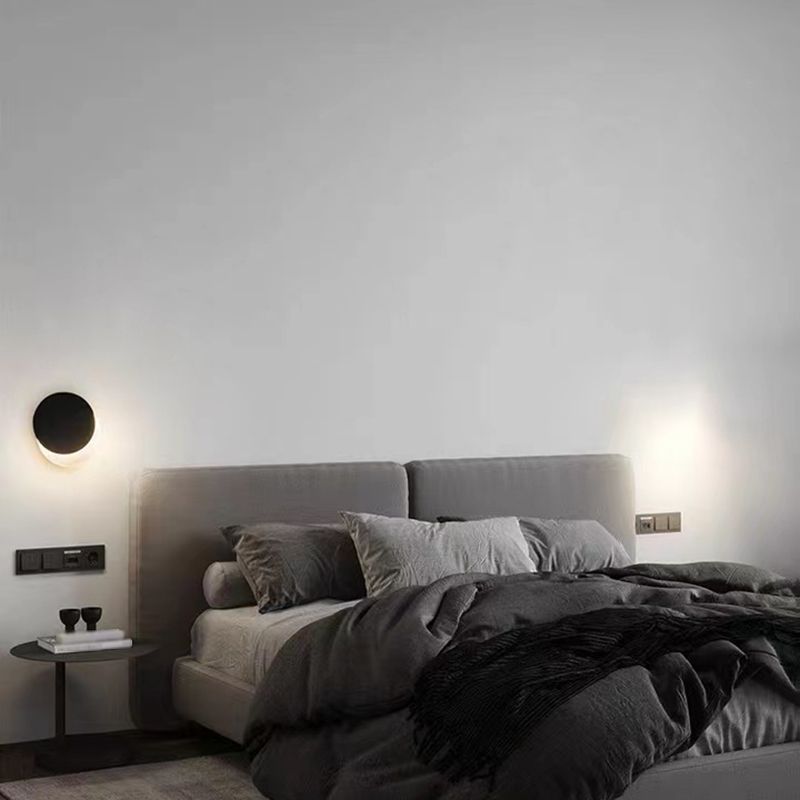 Contemporary Wall Sconce Circle Sconce Lighting in Black for Bedroom