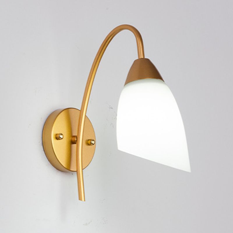 Lámpara de pared de una luz de vidrio blanco de estilo simple para el dormitorio