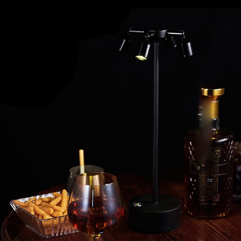 Aluminum Minimalism Table Lamp Contemporary Style LED Table Lamp for Restaurant