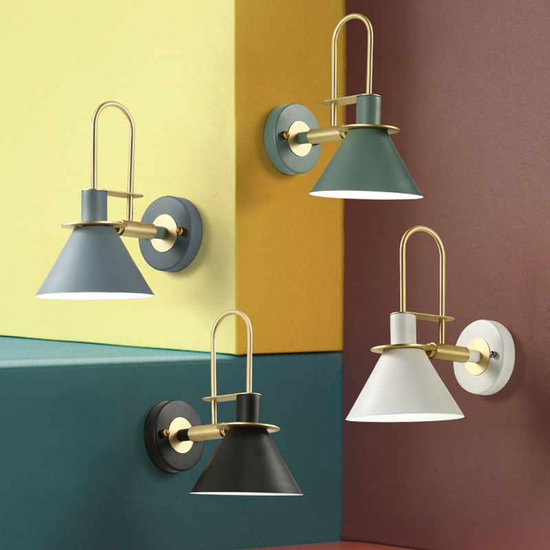 Modern Creative a parete singola creativa lampada da parete cono in ferro laccata per spazi interni
