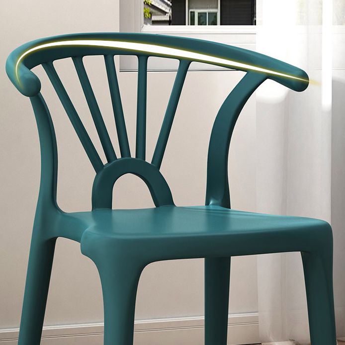 Parte posterior plástica del listón de la silla lateral casera contemporánea del final mate que cena la silla