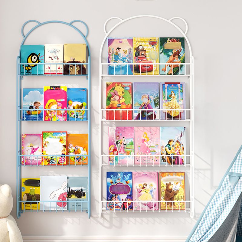 Libreria moderna in metallo galleggiante in metallo chiuso a parete.