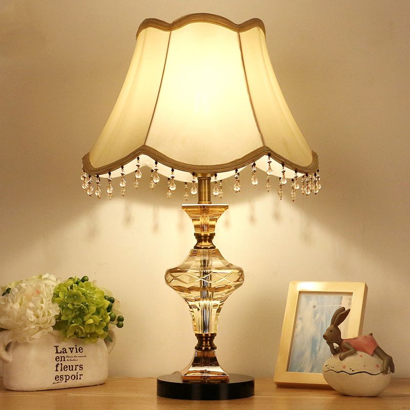 Lámpara de mesita de noche de campana de paneles beige 1 Luz de la noche de cristal facetado con la base con base en el jarrón