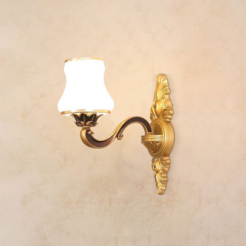 Wandverlichting SCONCE klassiek gesneden arm metalen wandmontage licht met witte glazen schaduw