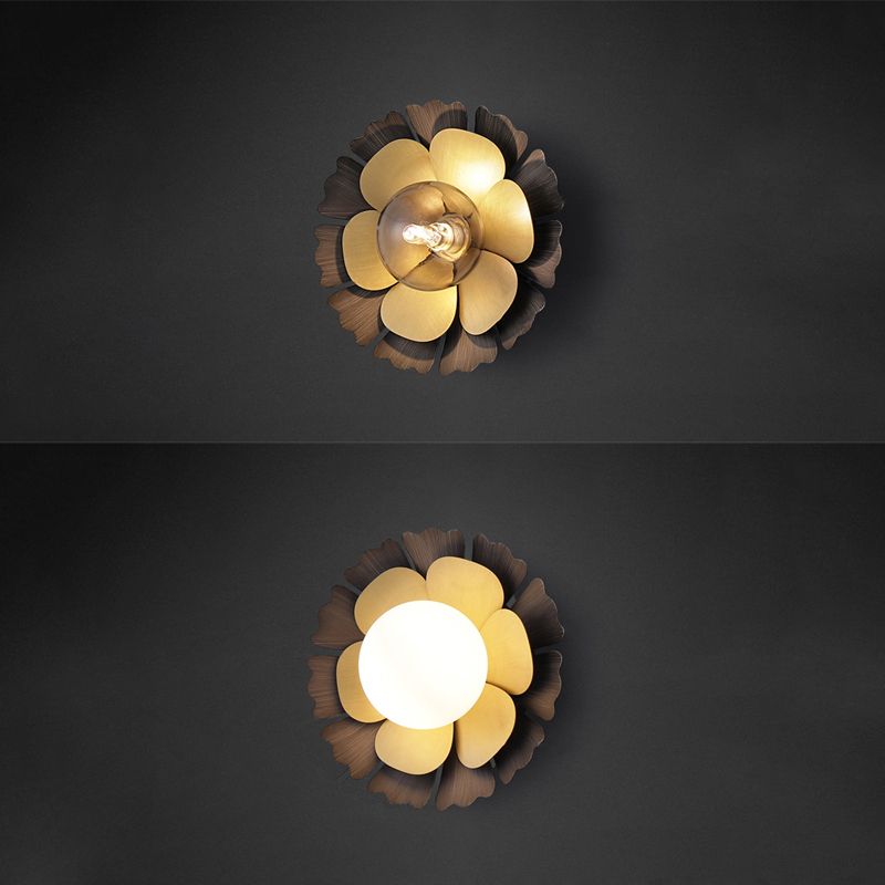 Postmodern Metal Wall Sconce Flower Shape Wall Light for Bedroom