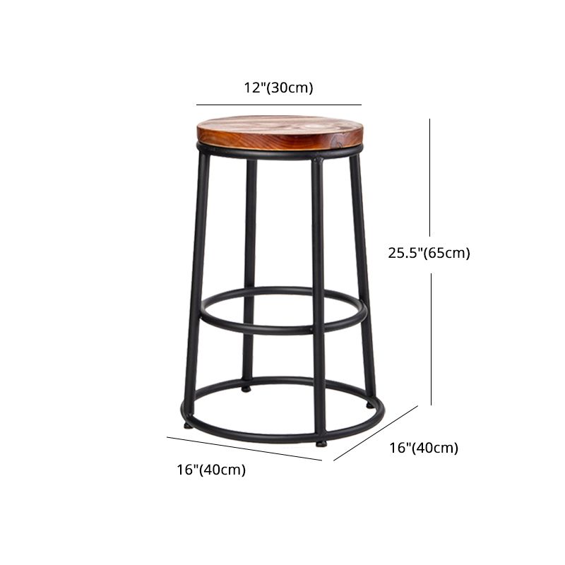 Tabouret de bar industriel en bois marron, haut d'intérieur vieilli, avec siège rond