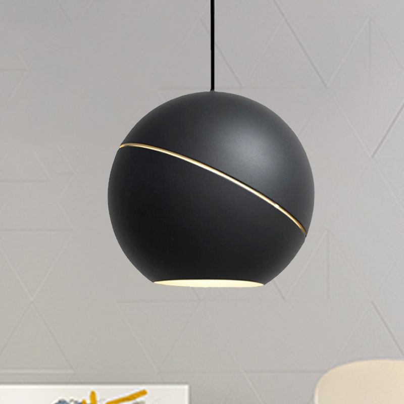Schwarz/Zinnscheibe geschnittene Kugel Hängende Leuchte einfache Style 1 Light Metallic Anhängerlampe für Wohnzimmer
