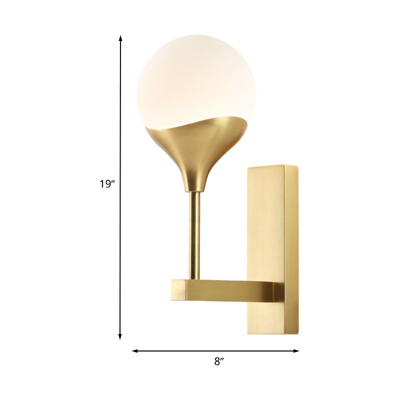 1 Glühbirnenschlafzimmer Wandleuchte Minimaler Messing -Wandleuchten mit Globe Creme Glass Schatten