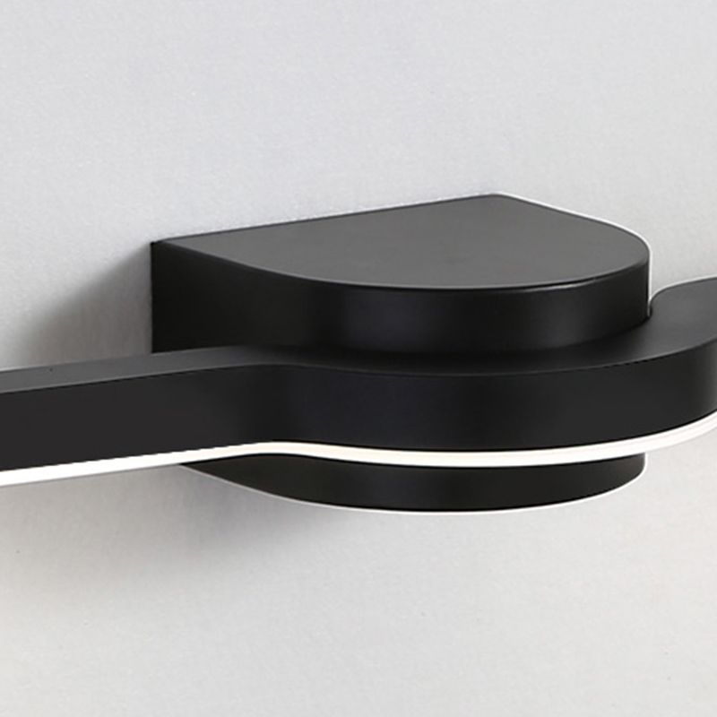 Luce da parete di forma lineare in metallo moderno a 1 lucciola lampada montata