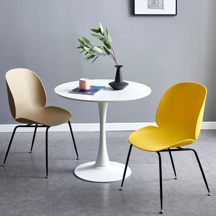 Round Modern Style Solid Wood Dining Table Dining Furniture with Tulip Base
